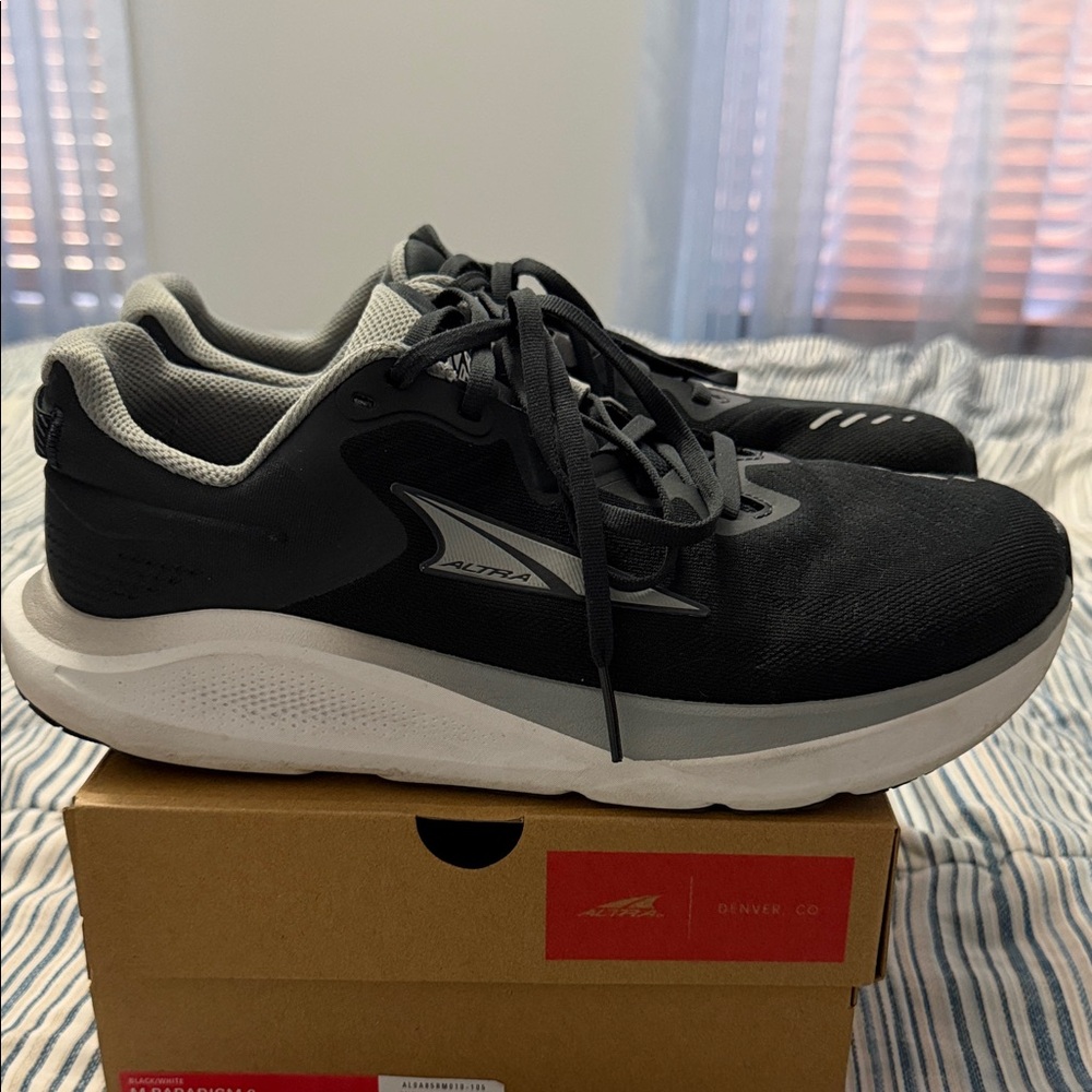 Altra Men's Black and Gray Athletic Shoes